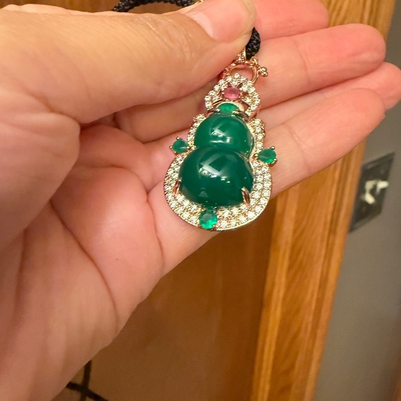 Elegant jade Pendant Necklace - Picture 1 of 7